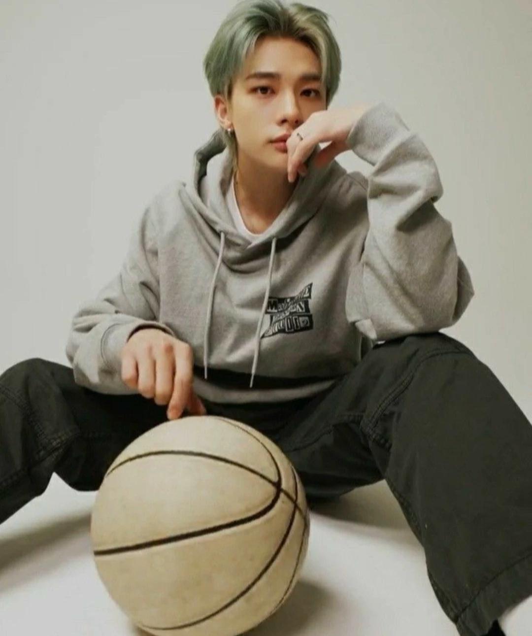 Hwang Hyunjin thumbnail
