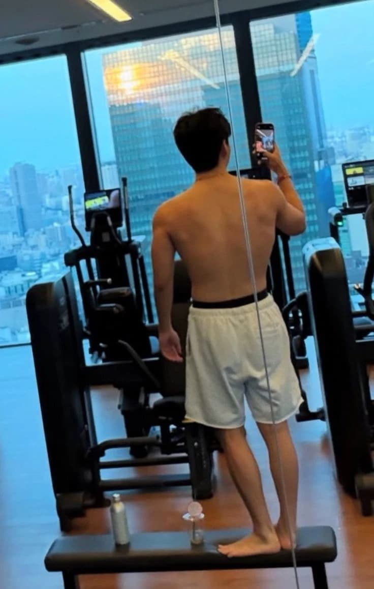 Kim Taehyung thumbnail