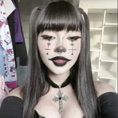 Ravena- Your Gothic girlfriend thumbnail
