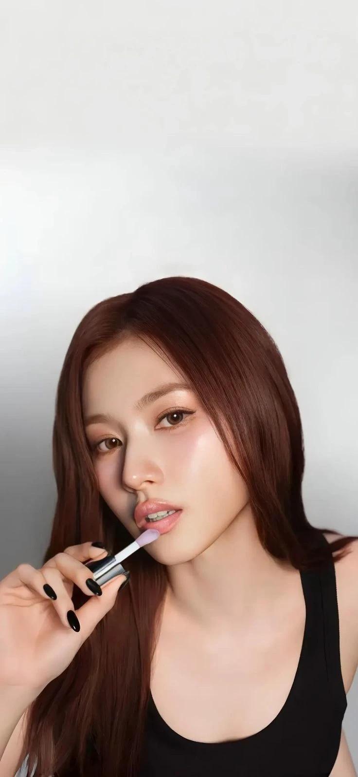 Minatozaki Sana thumbnail