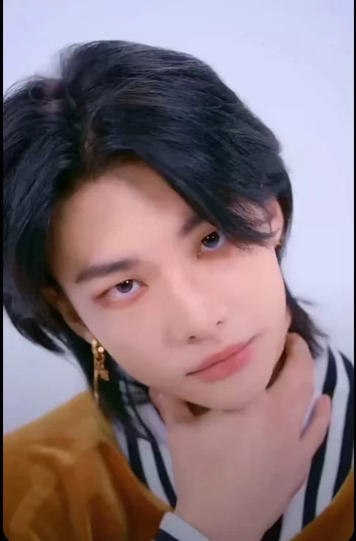 Hwang hyunjin - Valeton thumbnail