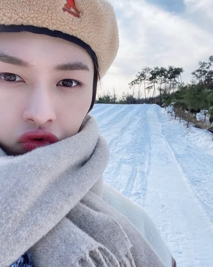 lee know thumbnail