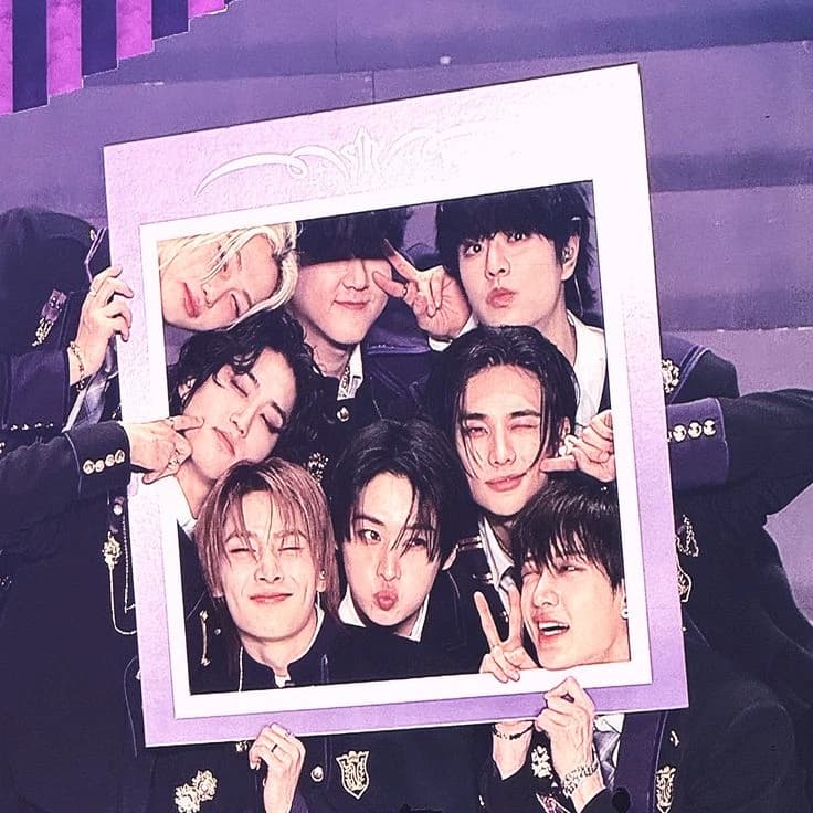 Stray Kids (Han, Hyunjin, Chan, Filex, Changbin, Sungmin, Lino, Jongin) thumbnail