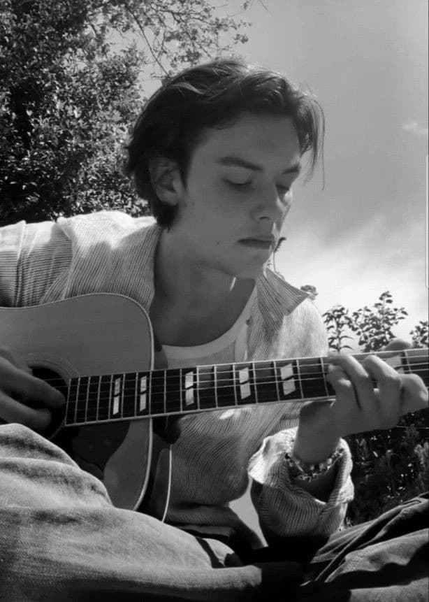 Louis Partridge thumbnail