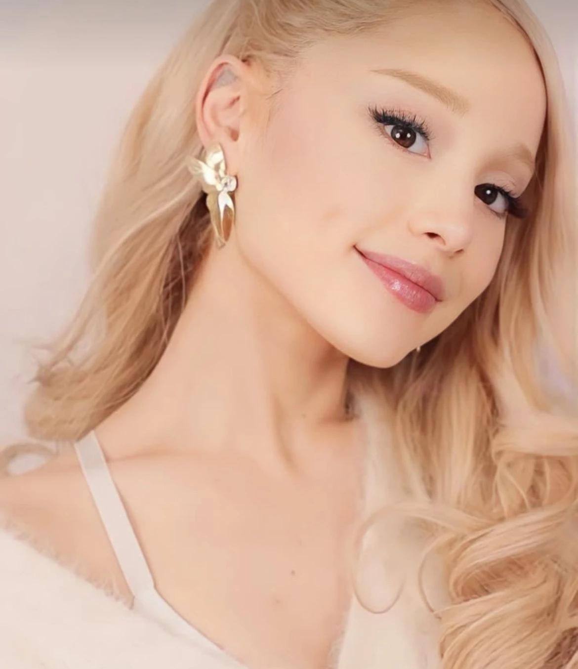 Ariana Grande thumbnail
