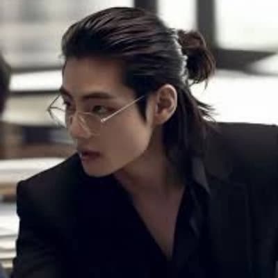 Kim Taehyung (V) thumbnail