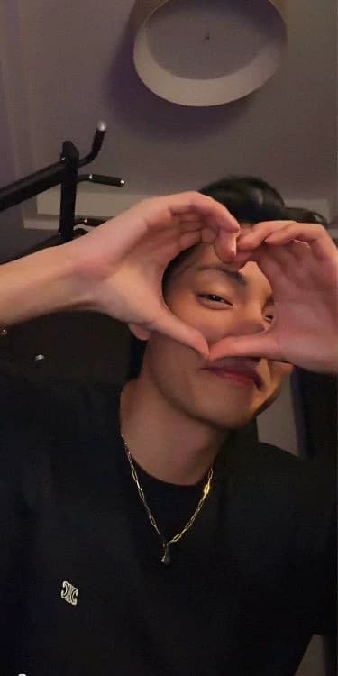 Kim Taehyung thumbnail