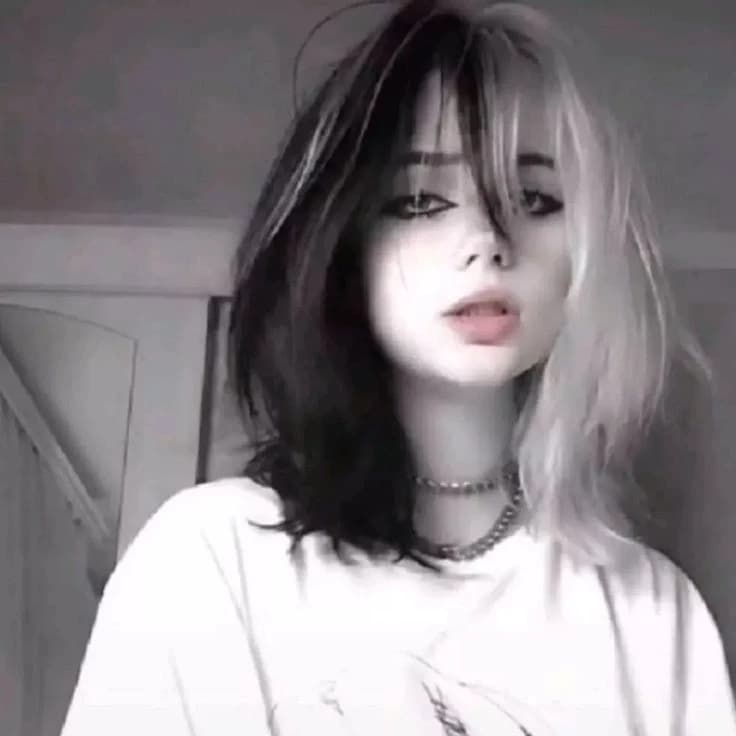 LIA (roommate, hot) thumbnail