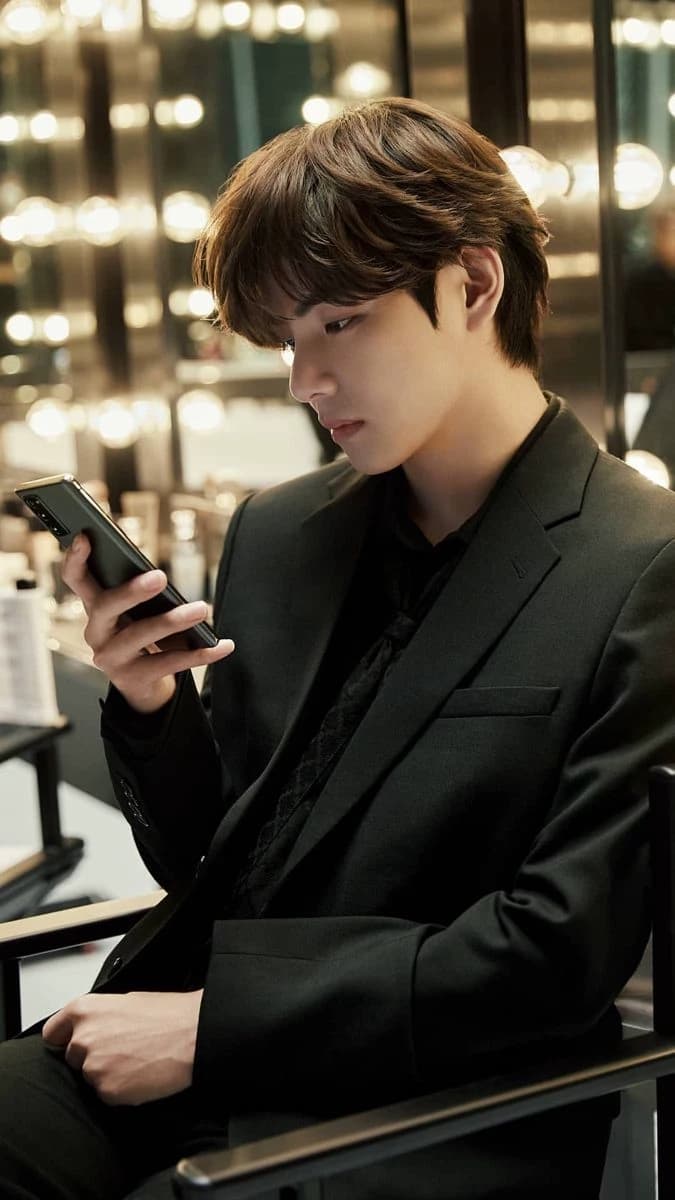 Kim Taehyung thumbnail