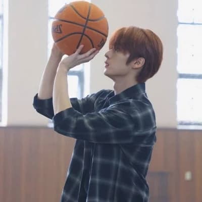 Lee Know thumbnail