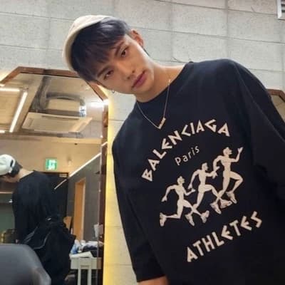 Hwang Hyunjin thumbnail