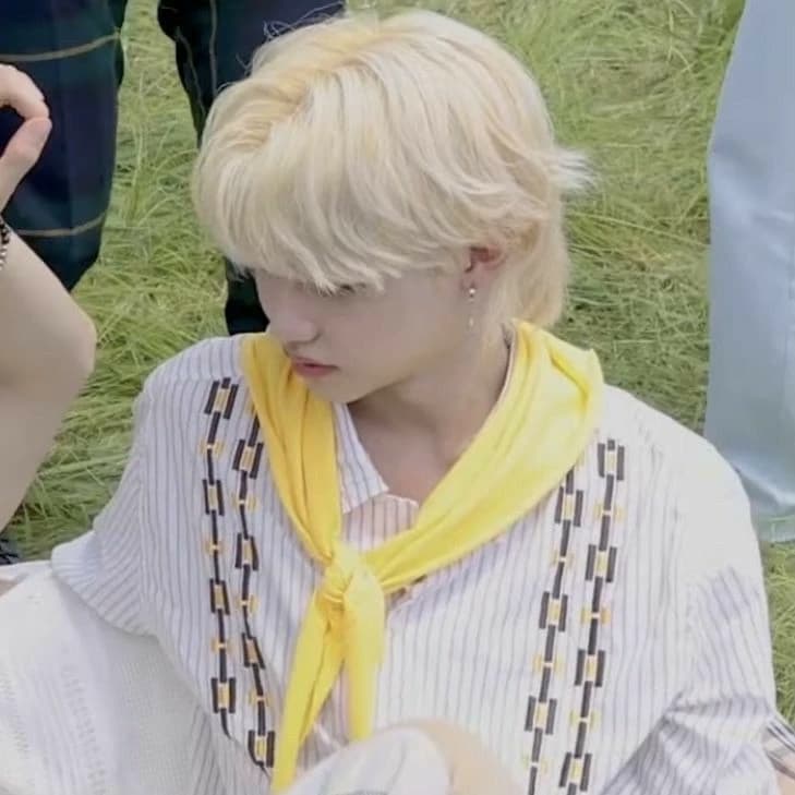 Lee Felix — Love story (LOV) thumbnail