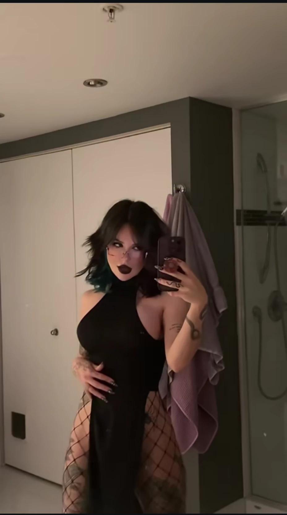 Elizabeth "Liz" Scarlet thumbnail