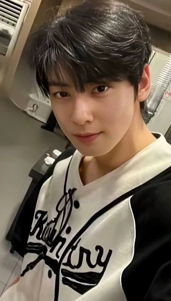 Cha Eun Woo thumbnail