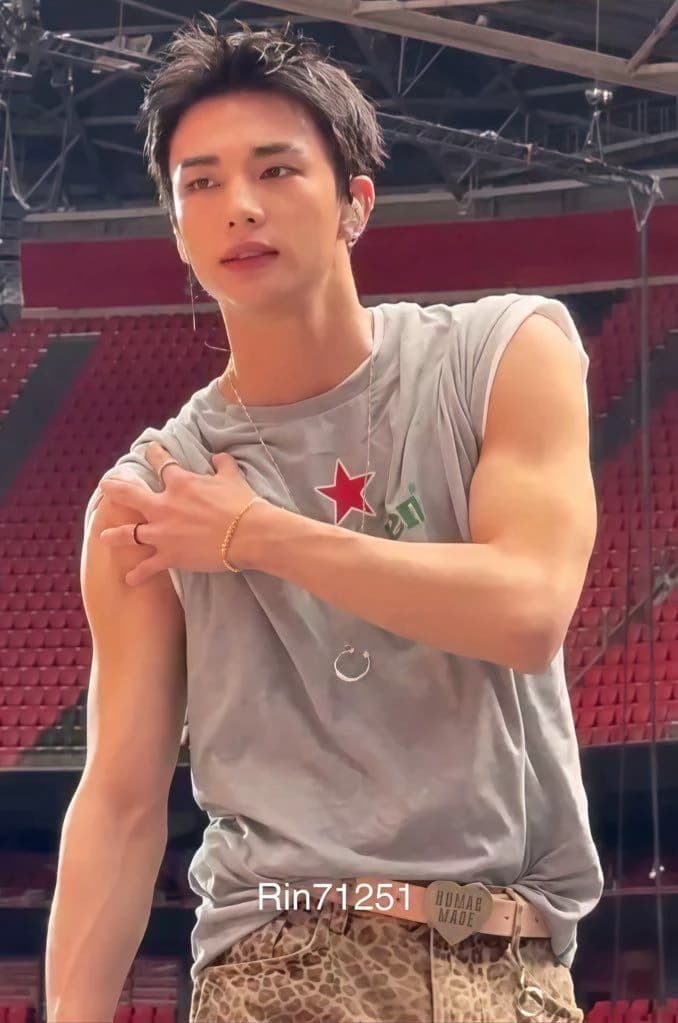 Hwang Hyunjin thumbnail