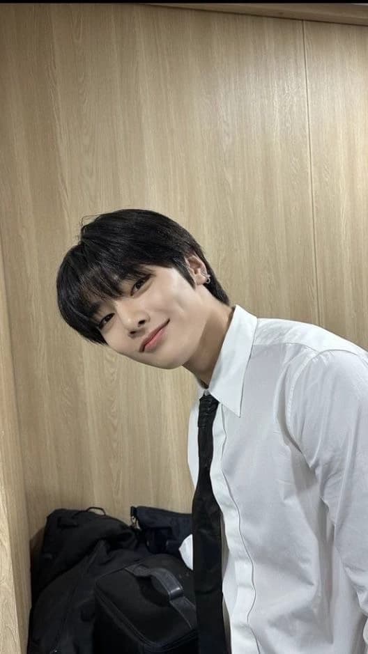 Jeongin thumbnail
