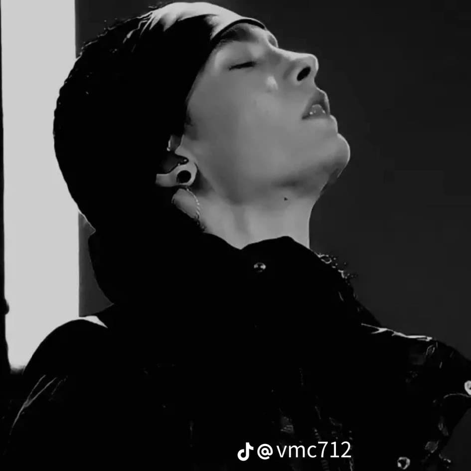 Tom Kaulitz ten thumbnail