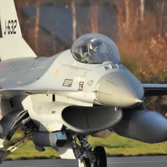 Lockheed F-16 thumbnail