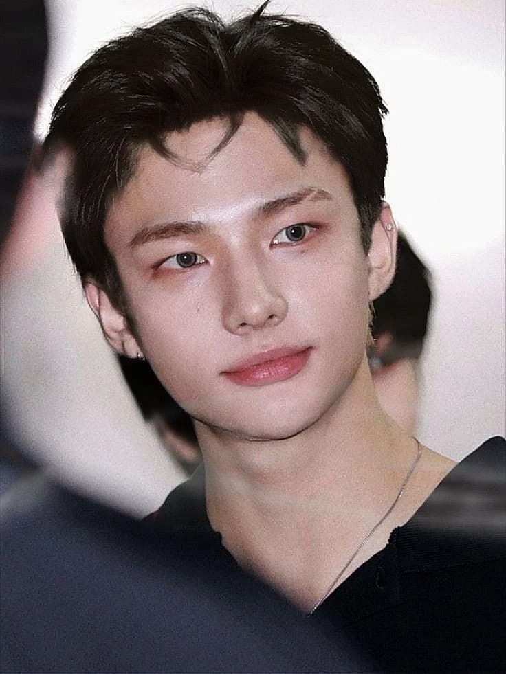 Hwang Hyunjin thumbnail