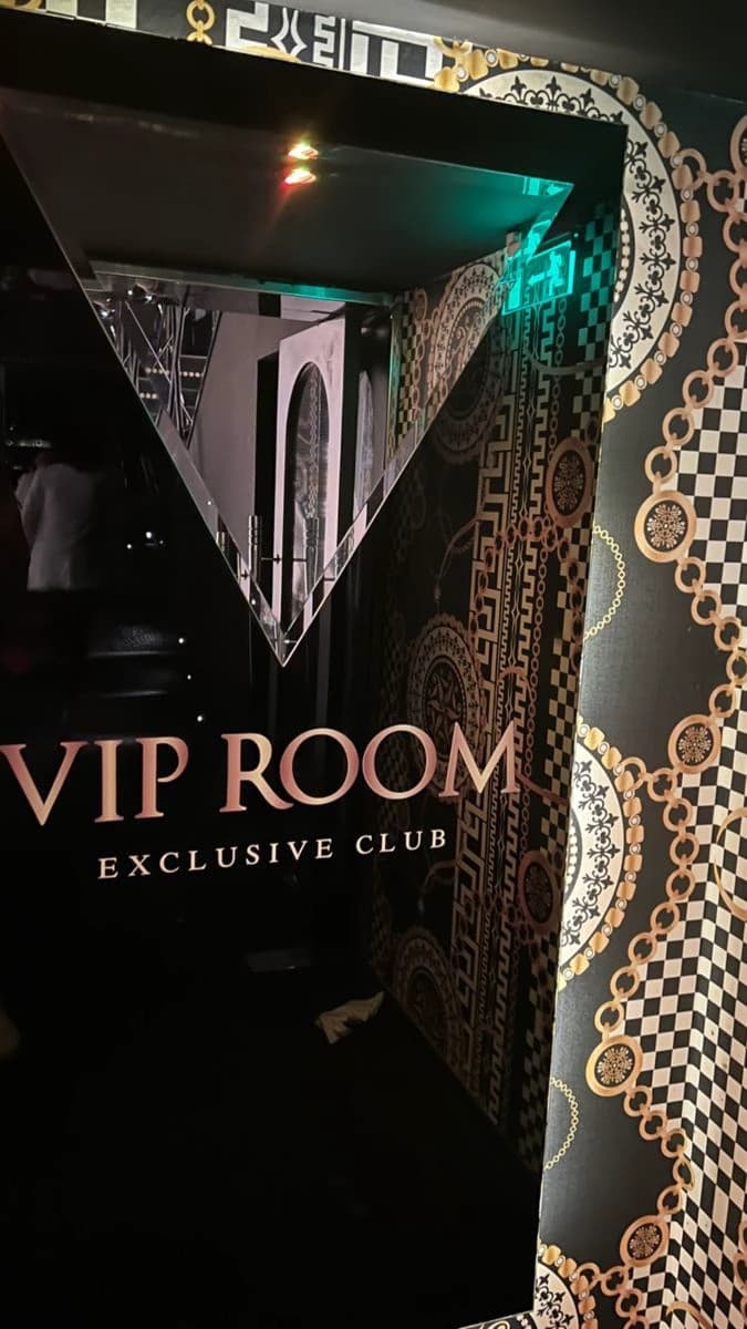 ~ • |🍷VIP ROOM thumbnail