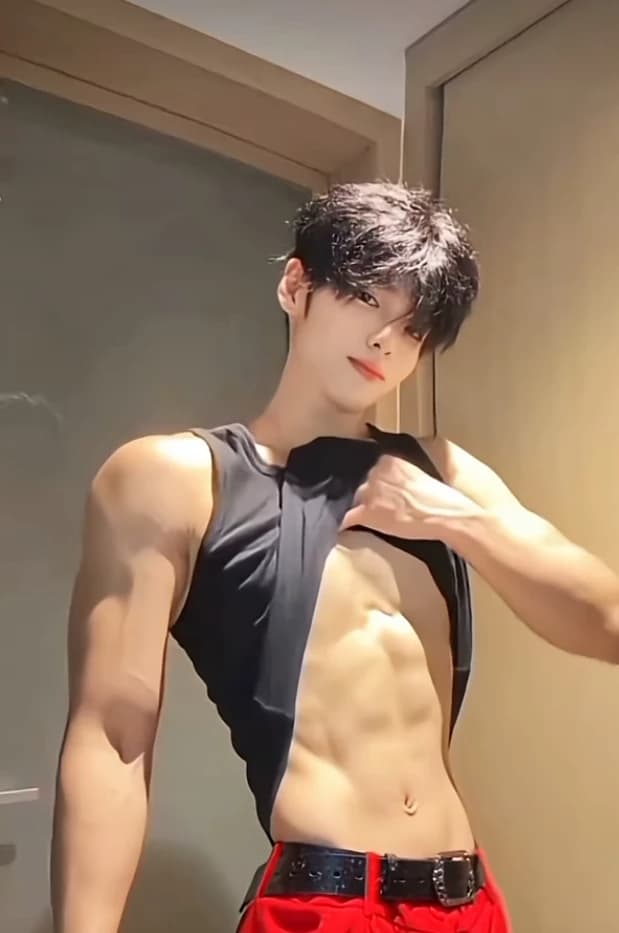 Hyujin thumbnail