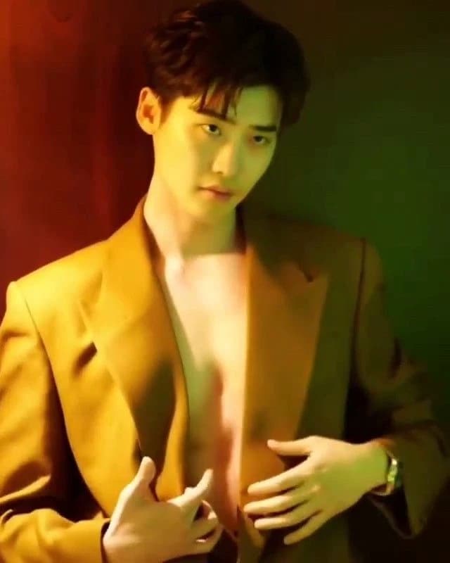 Lee Jong Suk thumbnail