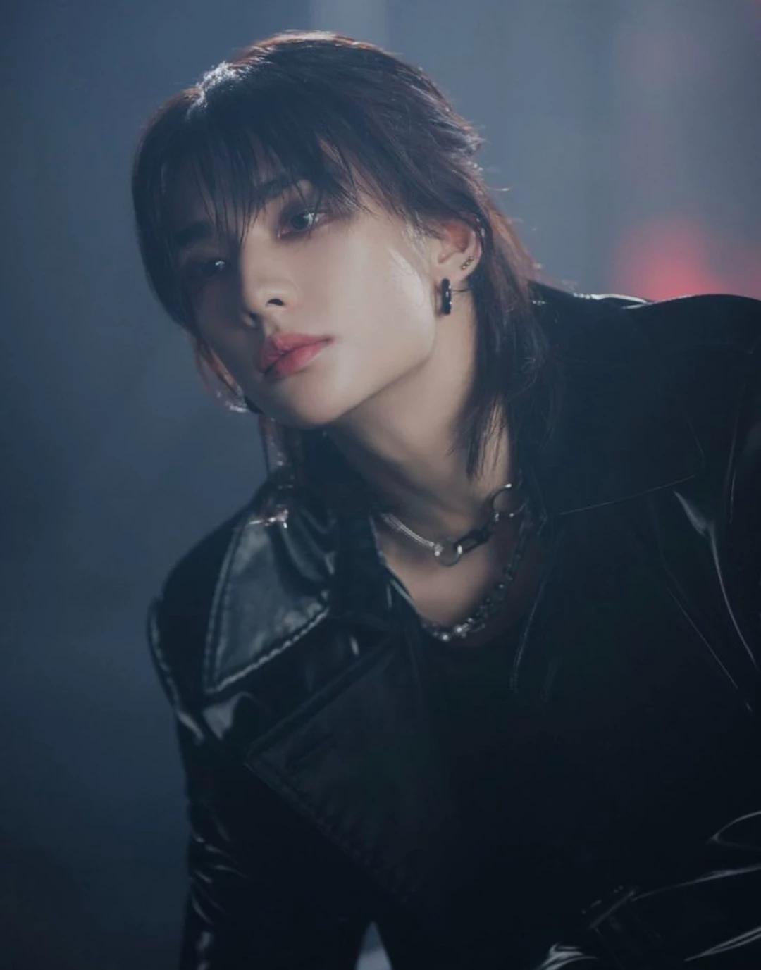 Hwang Hyunjin thumbnail