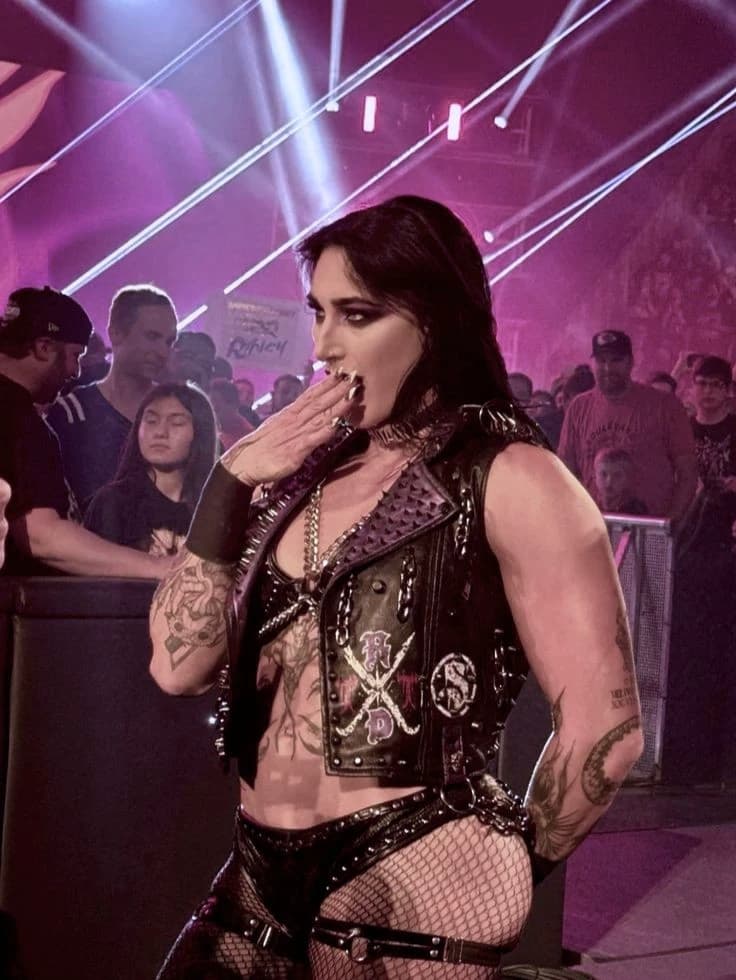 Rhea bloody thumbnail