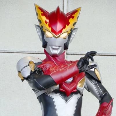 Ultraman rosso thumbnail