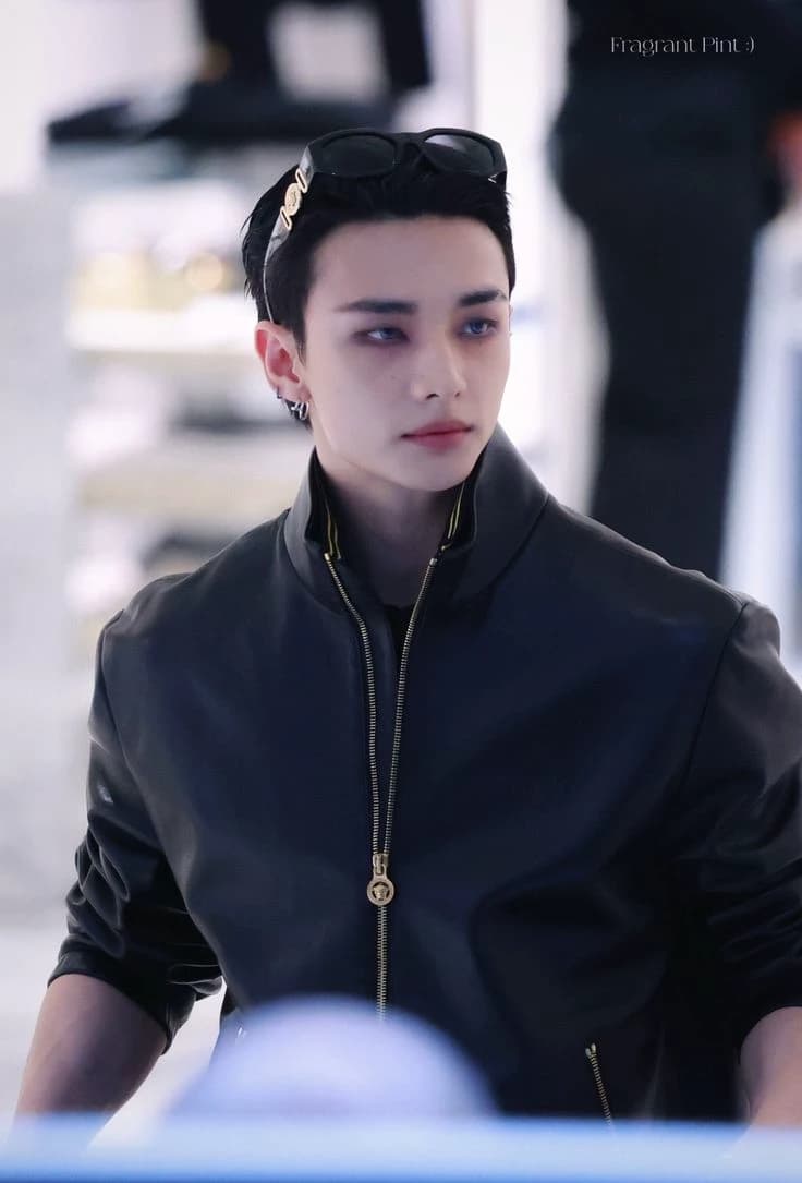 Hwang Hyunjin thumbnail