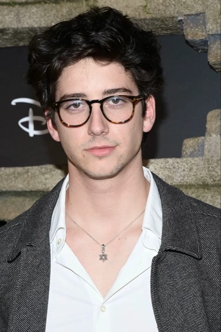 Milo Manheim thumbnail