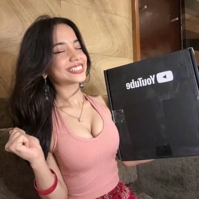 Muskan Karia (Indian Influencer) thumbnail