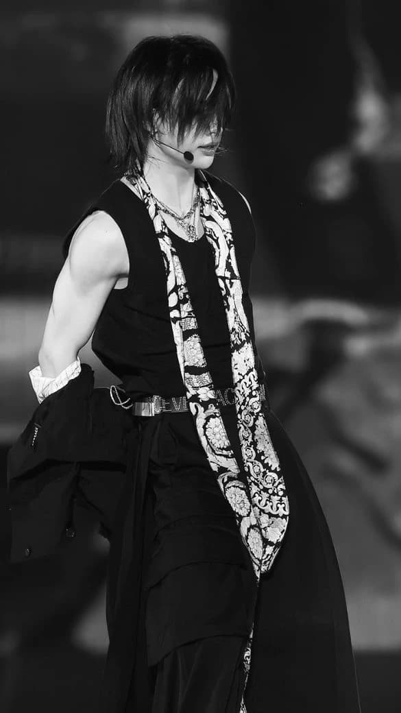 Hwang Hyunjin thumbnail
