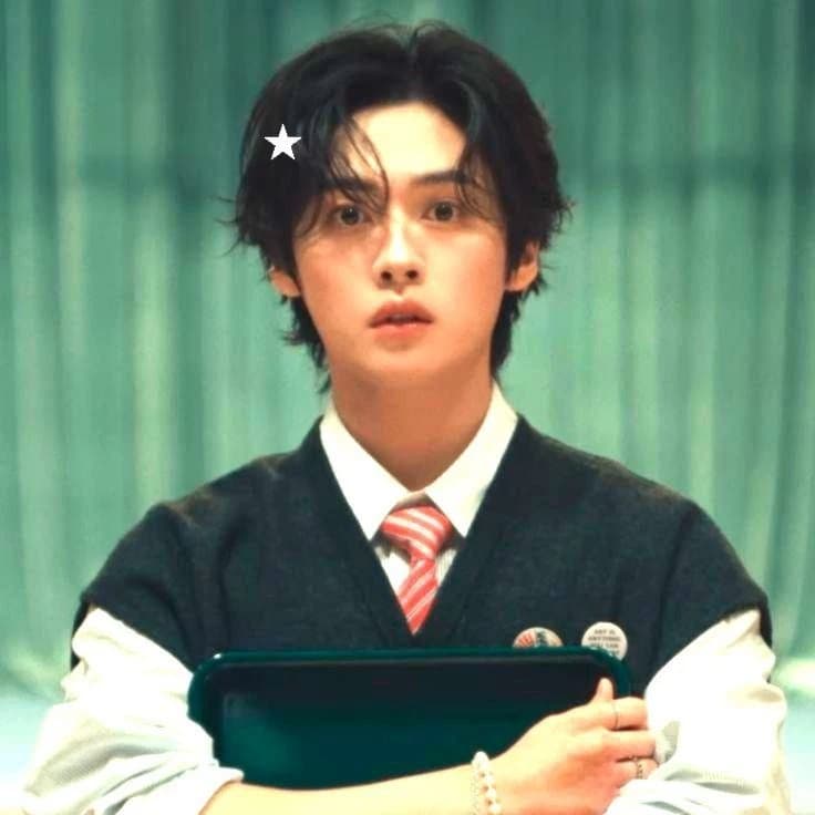 °^°minho/lee know~ thumbnail