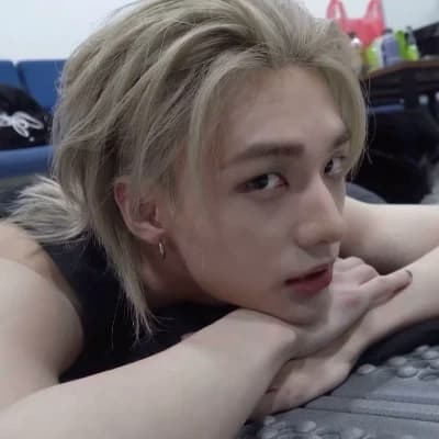 Hwang Hyunjin thumbnail