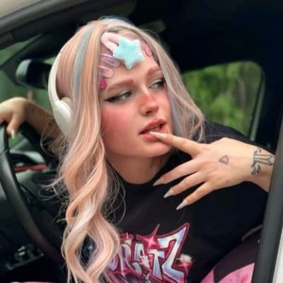 Woman of good money thumbnail