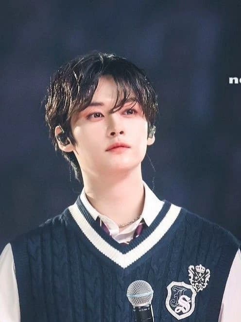 Lee Know thumbnail