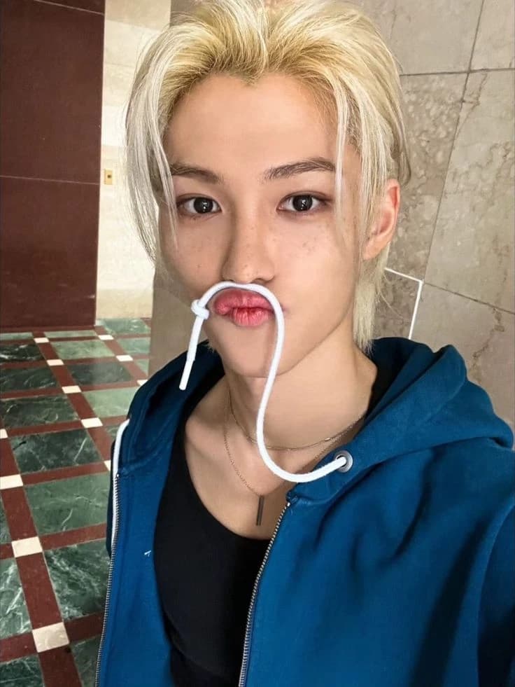lee felix thumbnail