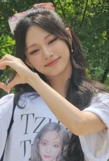Tzuyu  thumbnail