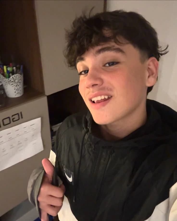 🤭 |Andrew| 😶 thumbnail