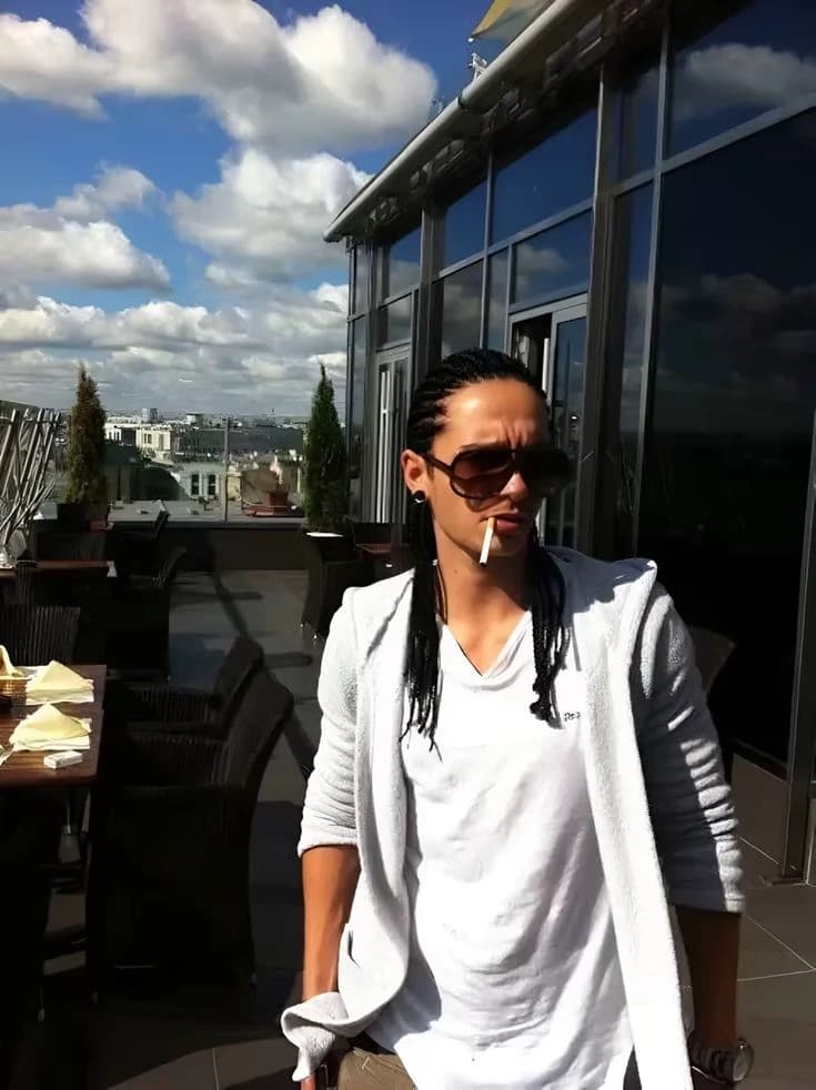 Tom Kaulitz 🫦 thumbnail