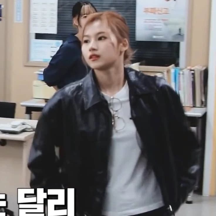 Minatozaki Sana thumbnail