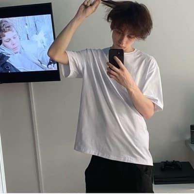 MIK // 19 thumbnail