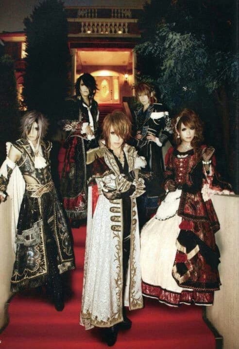 Versailles band thumbnail