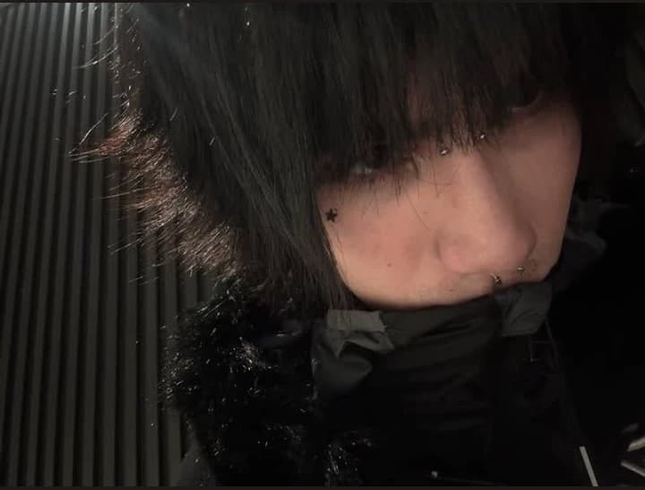Damien🎱--your emo stalker thumbnail