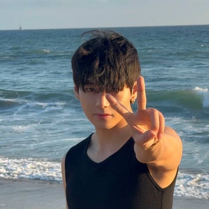 Kim Taehyung thumbnail