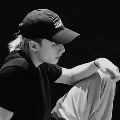 Hwang Hyunjin  thumbnail