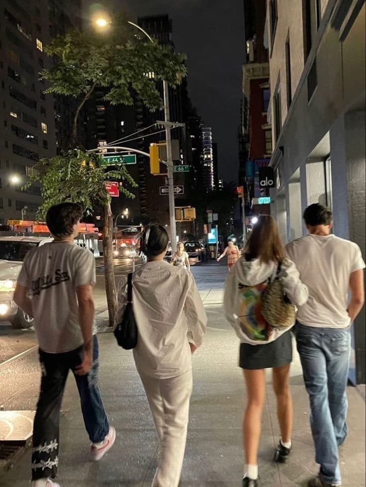 Allen and Leo, your young brothers 20 and 24, your sister Celine18, and you15, your young brothers are afraid for you

. thumbnail