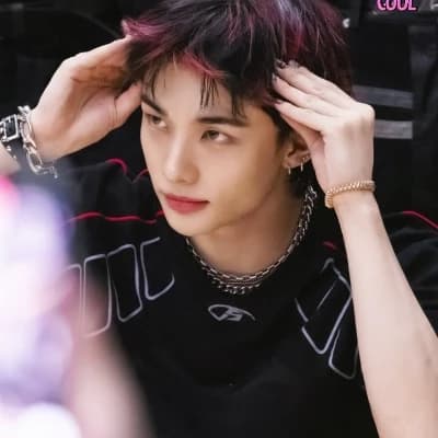 Hwang Hyunjin thumbnail