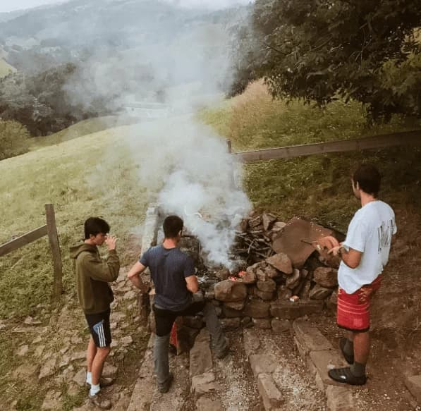 Group of friends 🗣️ thumbnail